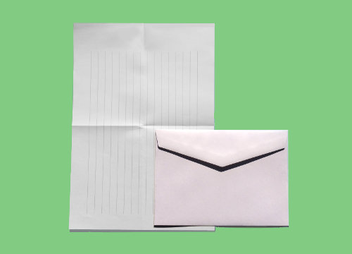 洋封筒と縦書きの便箋の画像